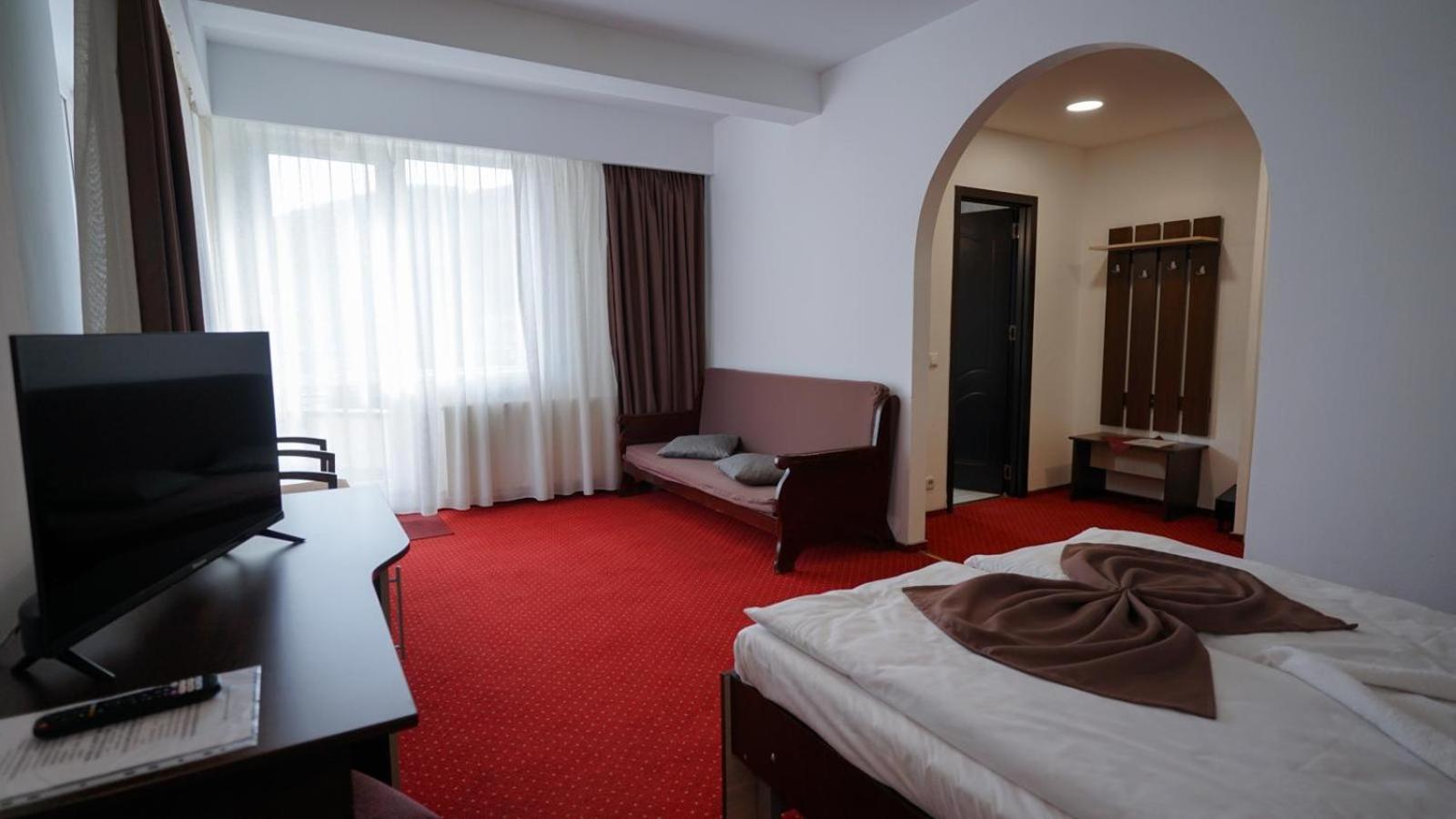 Vila Trandafirul Si Liliacul Hotel Căciulata Kültér fotó