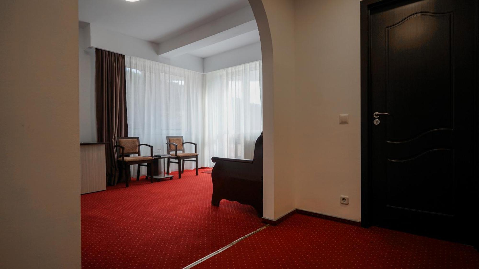 Vila Trandafirul Si Liliacul Hotel Căciulata Kültér fotó