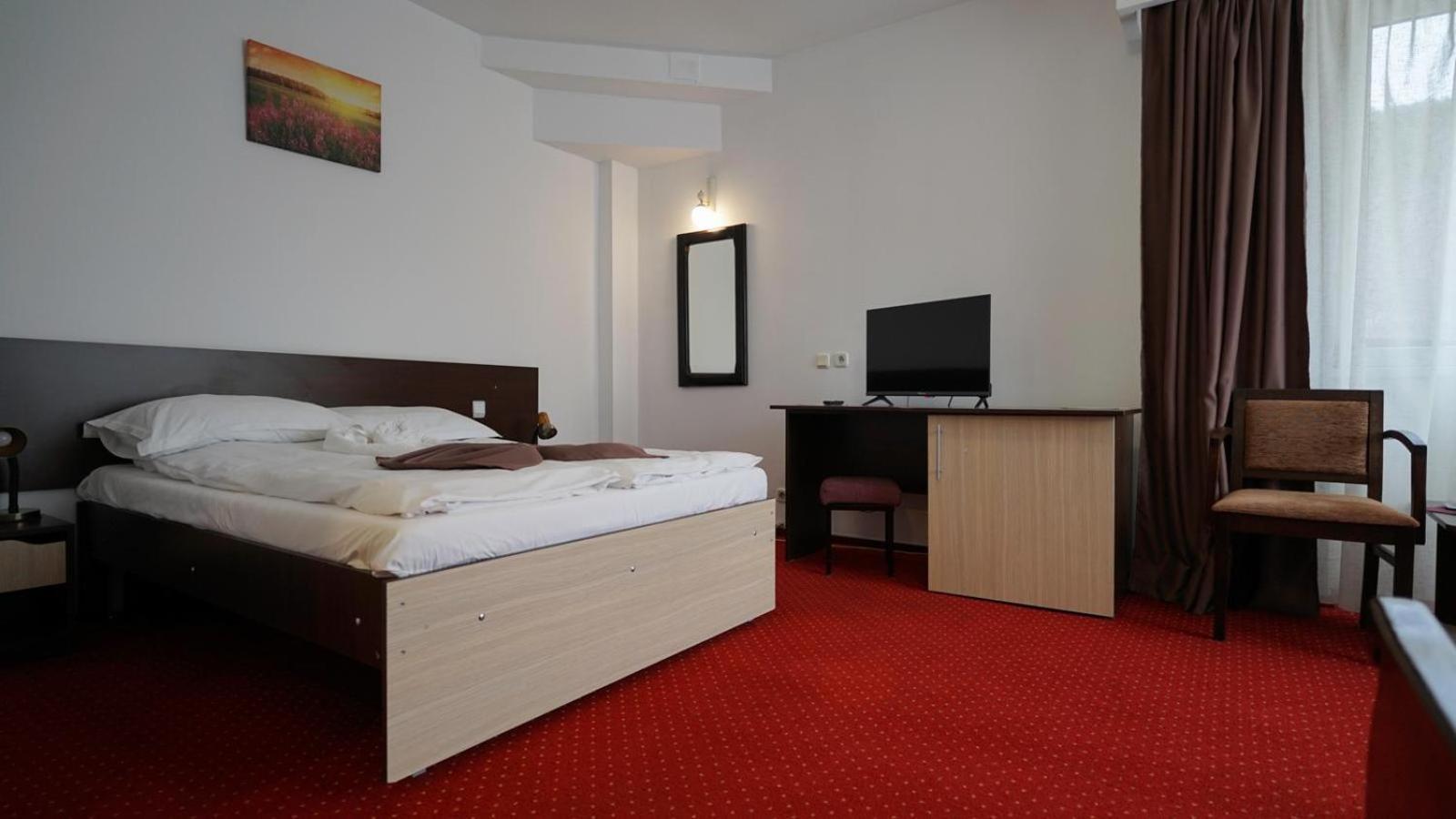 Vila Trandafirul Si Liliacul Hotel Căciulata Kültér fotó