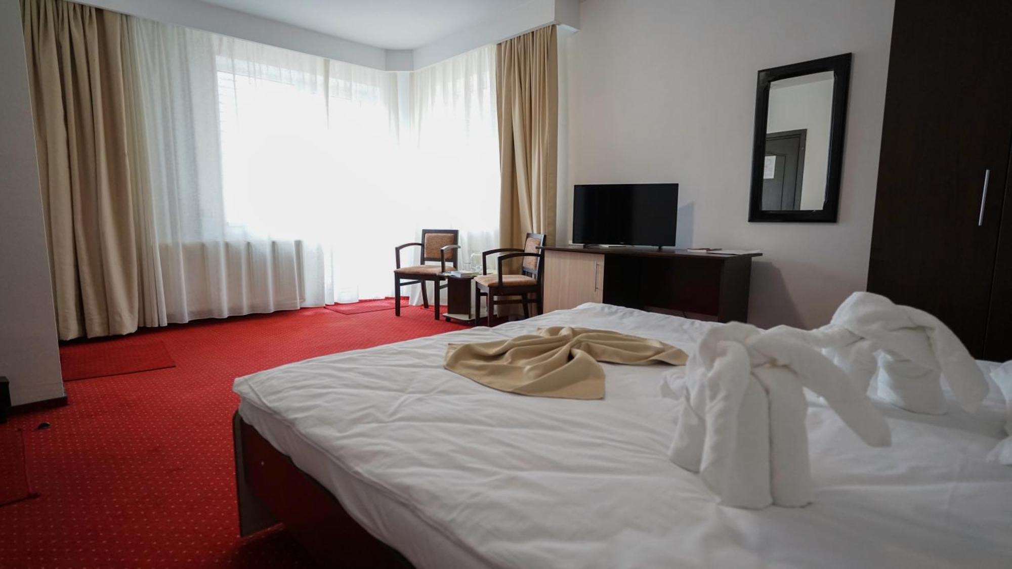 Vila Trandafirul Si Liliacul Hotel Căciulata Kültér fotó