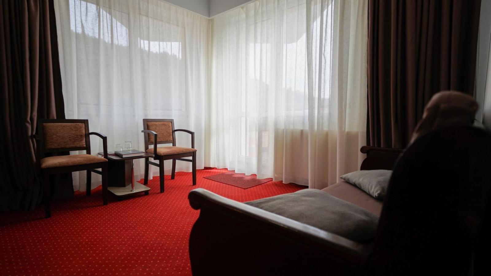 Vila Trandafirul Si Liliacul Hotel Căciulata Kültér fotó