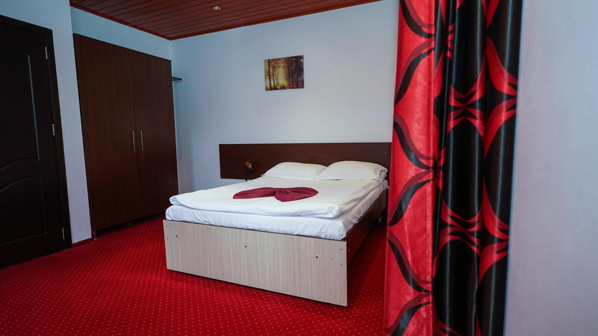 Vila Trandafirul Si Liliacul Hotel Căciulata Kültér fotó