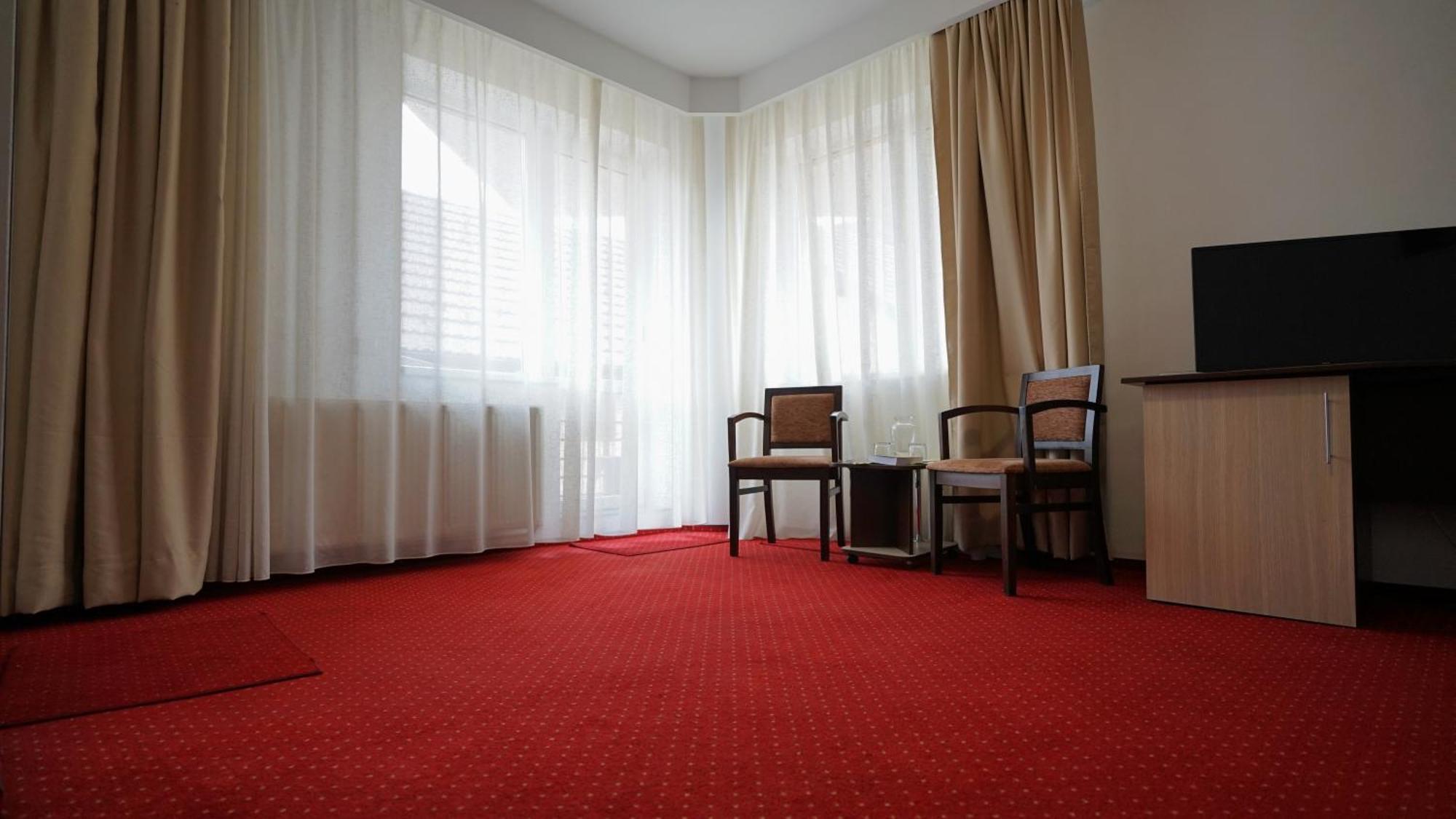 Vila Trandafirul Si Liliacul Hotel Căciulata Kültér fotó