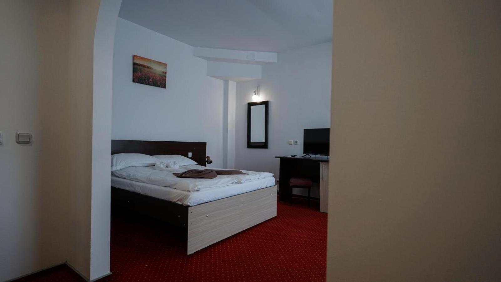 Vila Trandafirul Si Liliacul Hotel Căciulata Kültér fotó