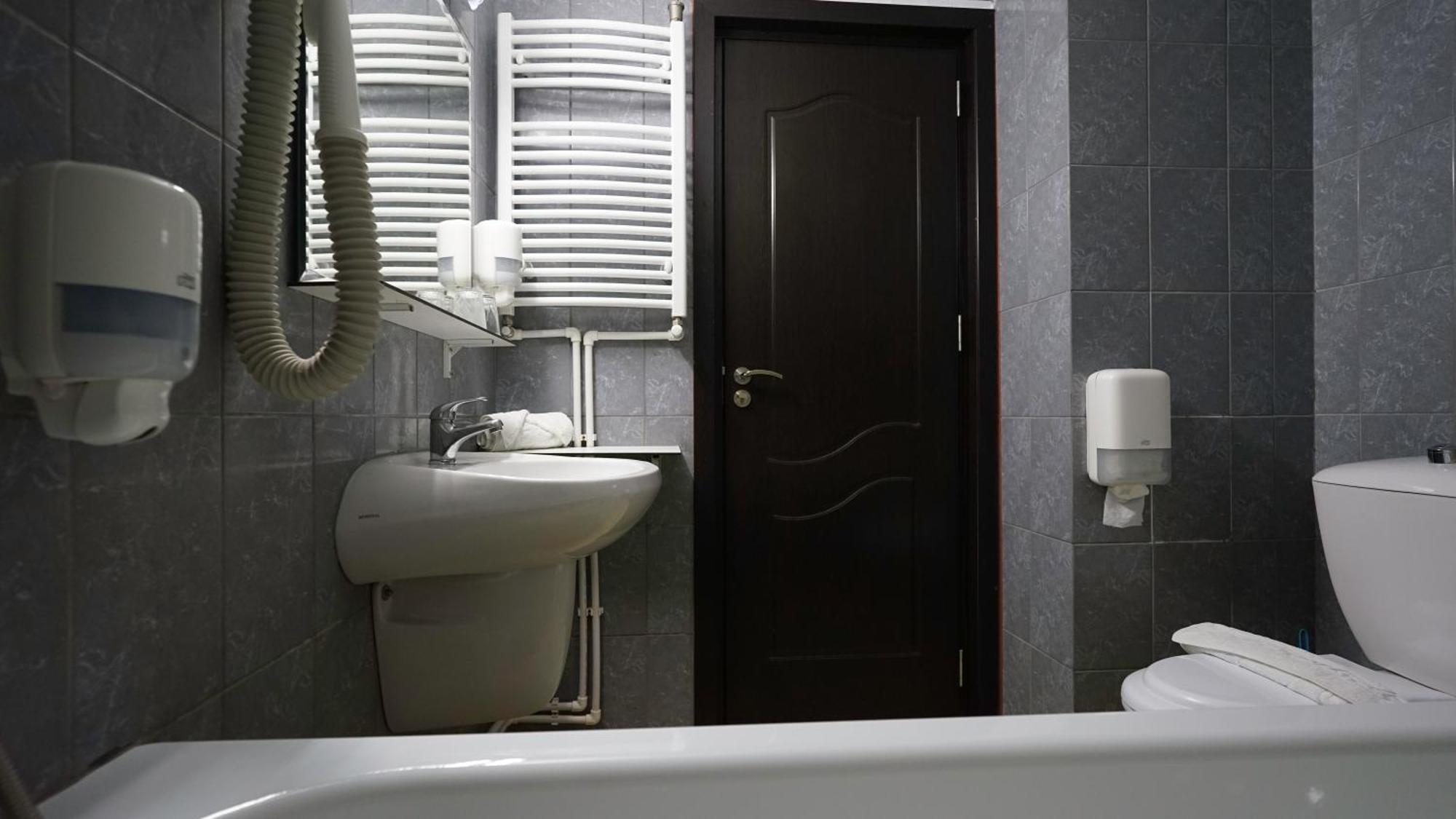 Vila Trandafirul Si Liliacul Hotel Căciulata Kültér fotó