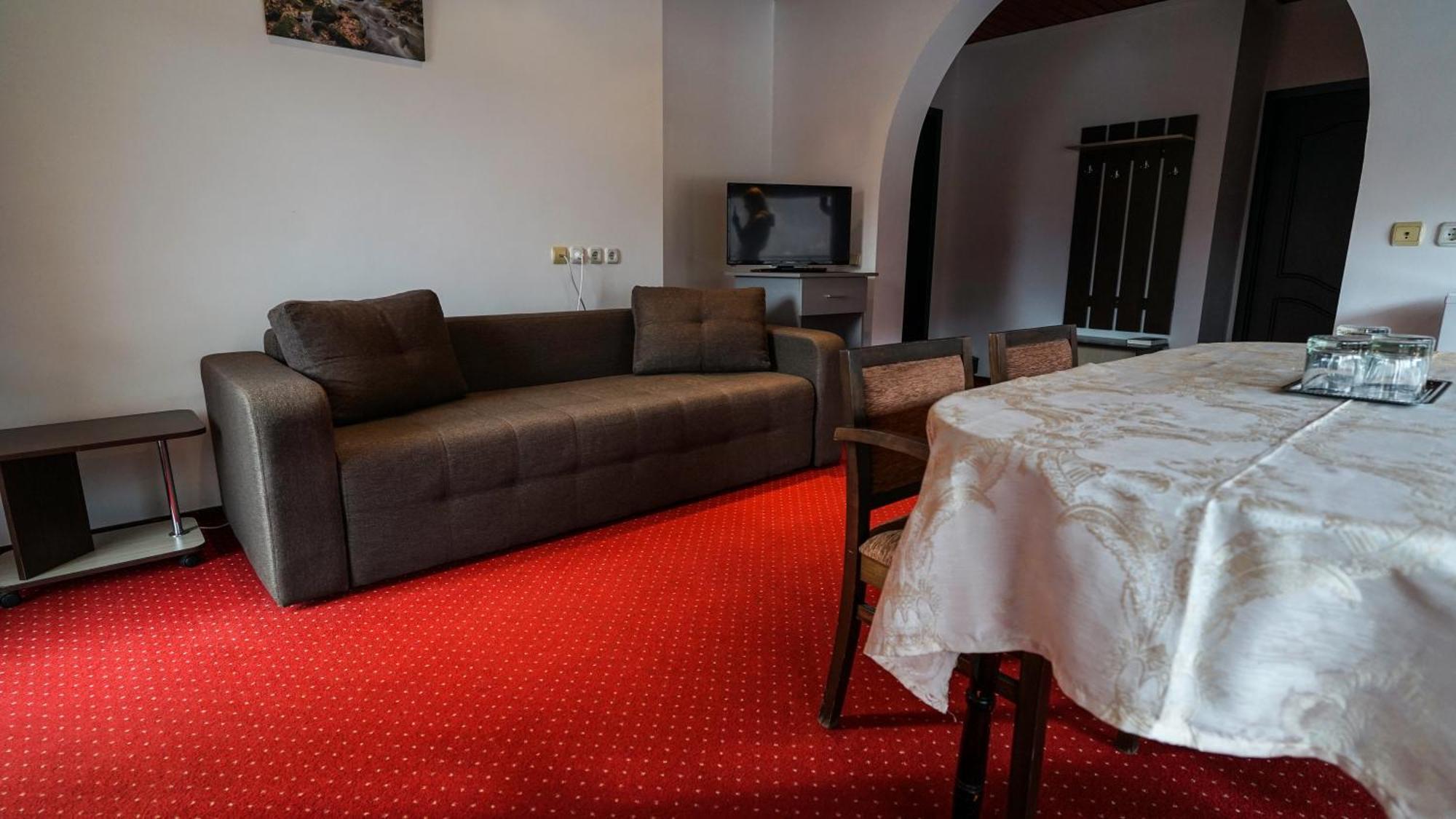 Vila Trandafirul Si Liliacul Hotel Căciulata Kültér fotó