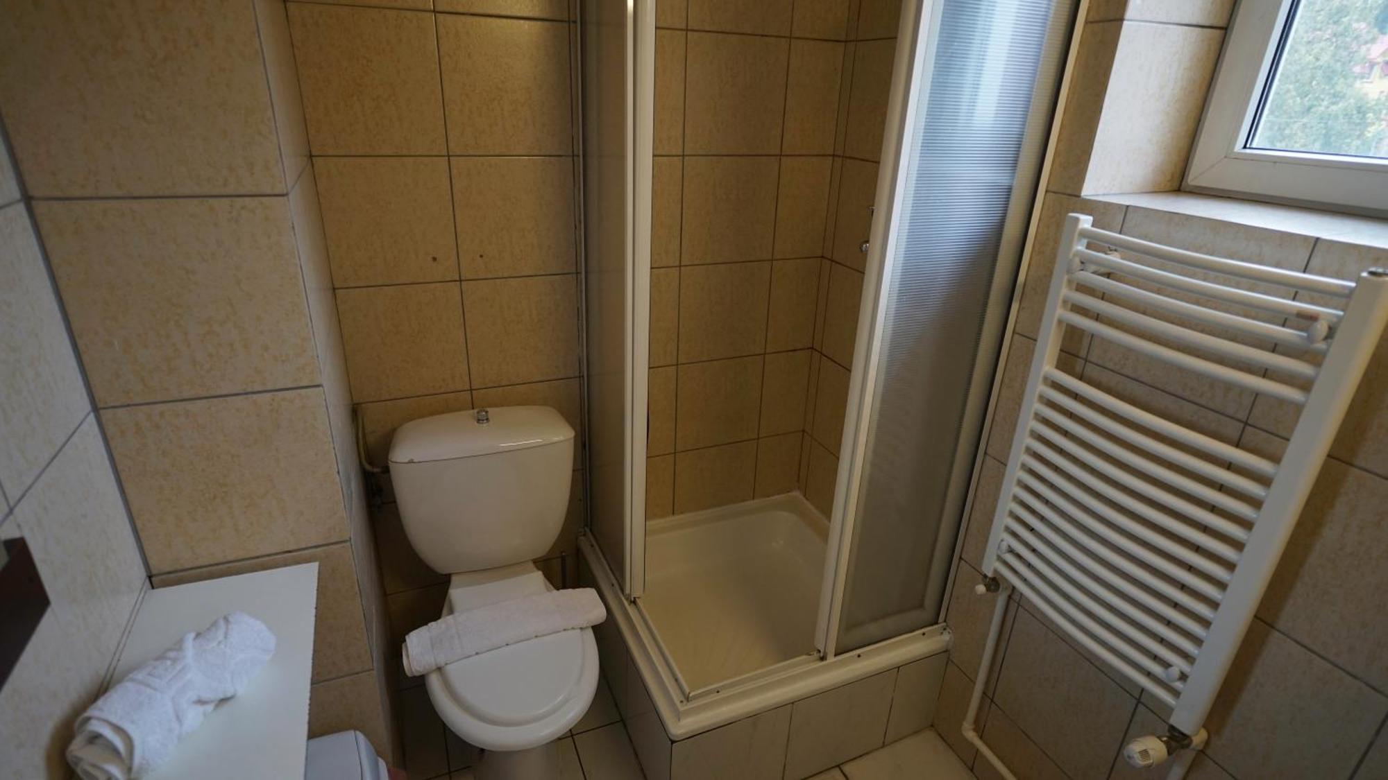 Vila Trandafirul Si Liliacul Hotel Căciulata Kültér fotó