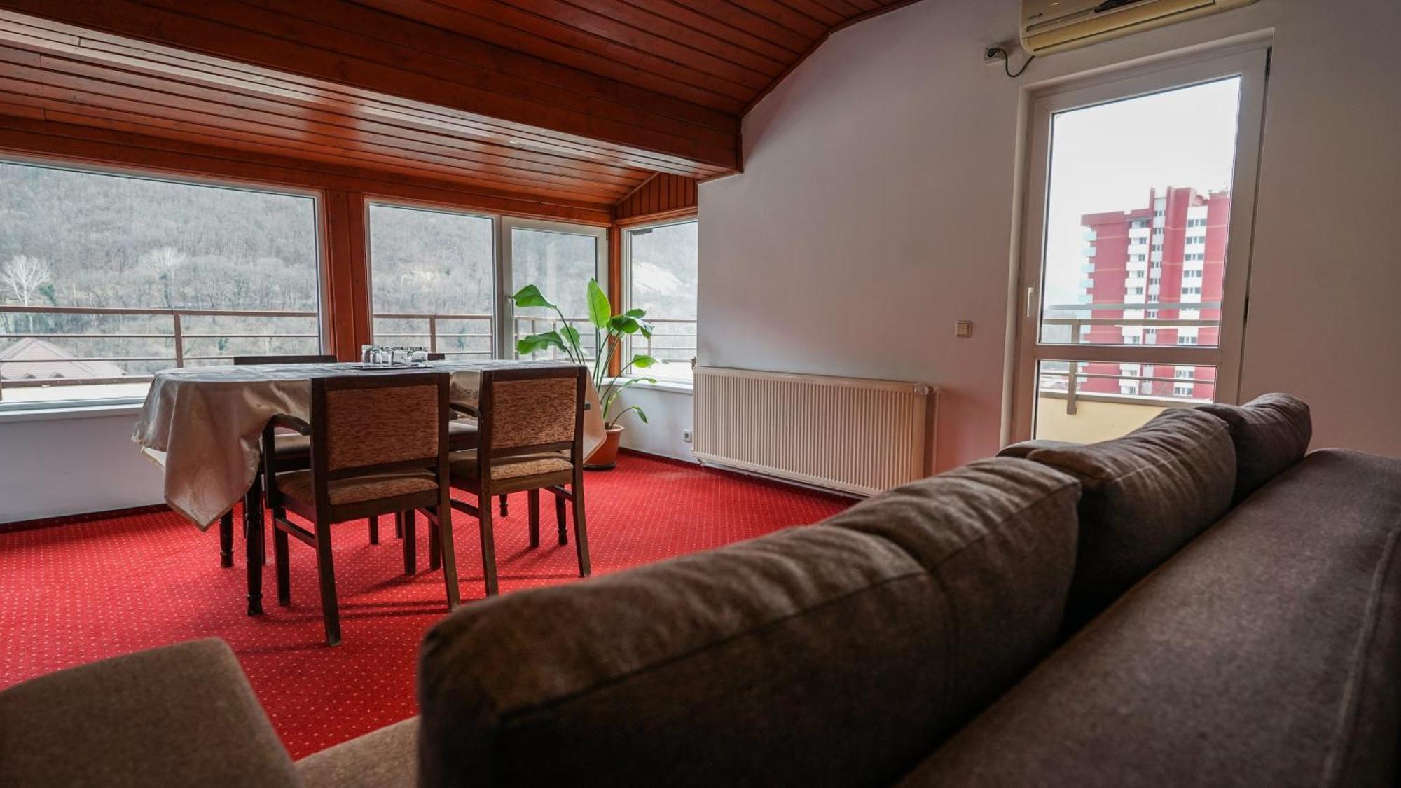 Vila Trandafirul Si Liliacul Hotel Căciulata Kültér fotó