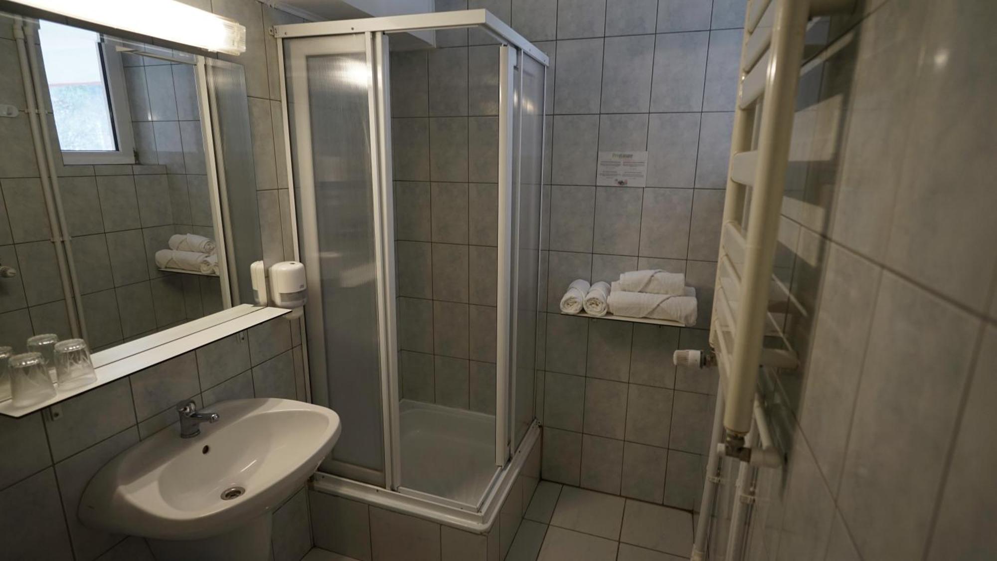 Vila Trandafirul Si Liliacul Hotel Căciulata Kültér fotó