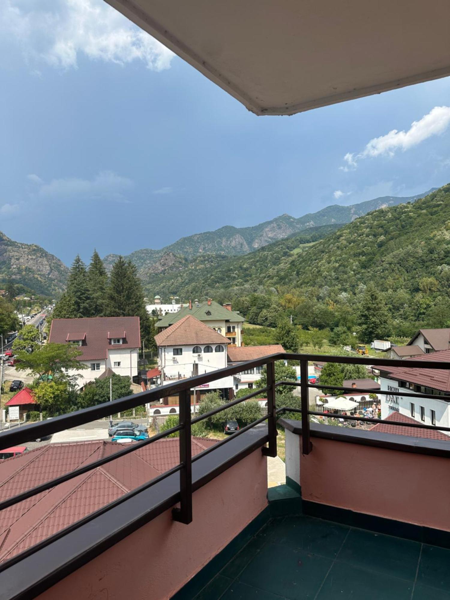Vila Trandafirul Si Liliacul Hotel Căciulata Kültér fotó
