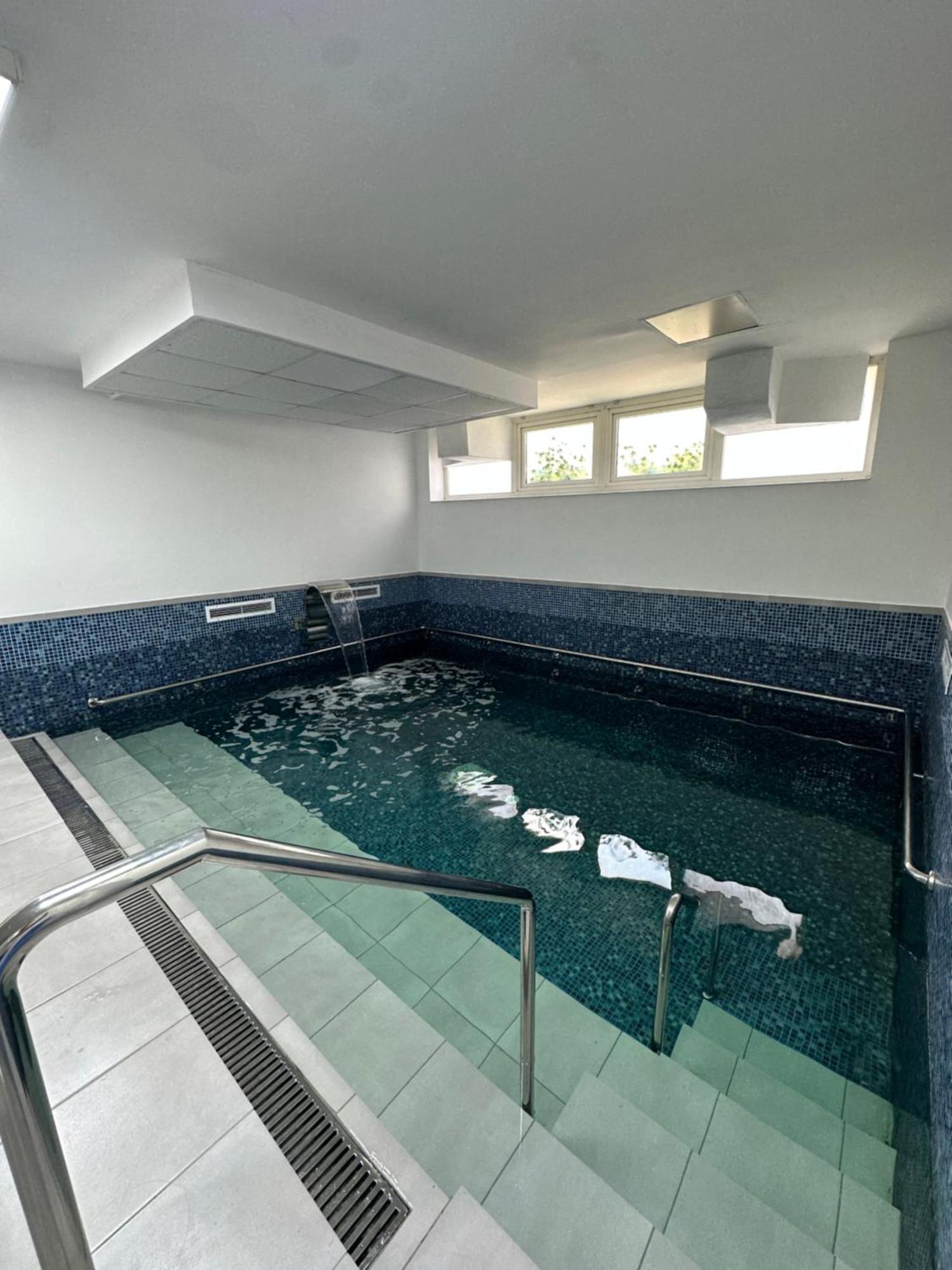 Vila Trandafirul Si Liliacul Hotel Căciulata Kültér fotó